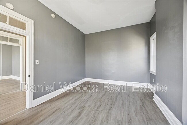 Building Photo - 330 Kerlin St