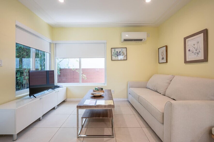 Building Photo - 334 Oregon St