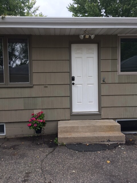 Building Photo - 3507-3509 Aquila Ave S
