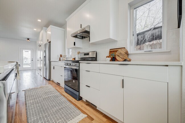 Kitchen - 3420 S Grant St