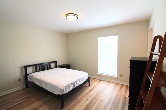 Building Photo - 1366 Hunters Rd