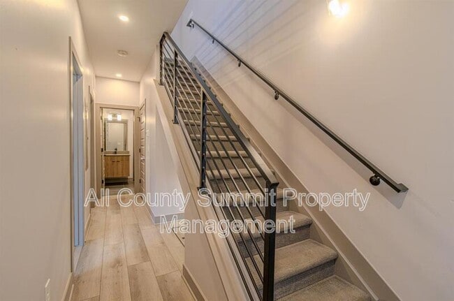 Building Photo - 1571 King St