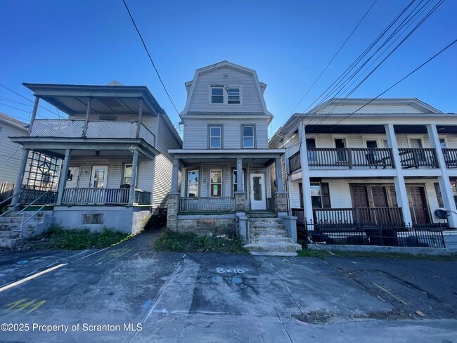 Primary Photo - 536-536 Alder St