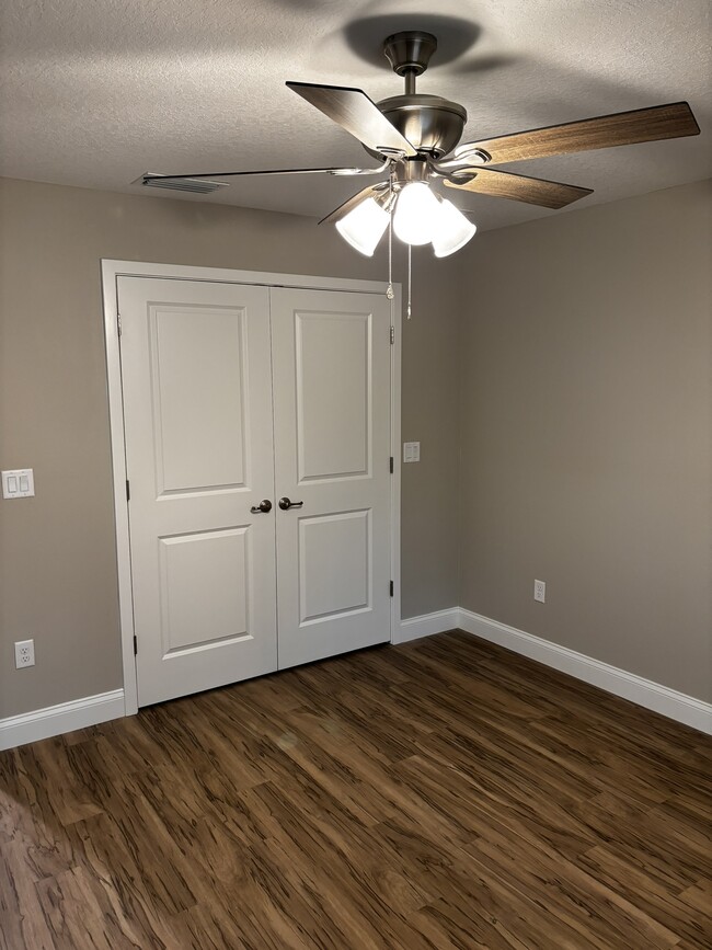 Building Photo - 2418 County Rd 451