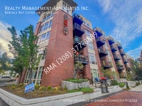 Building Photo - 406 S 13th St