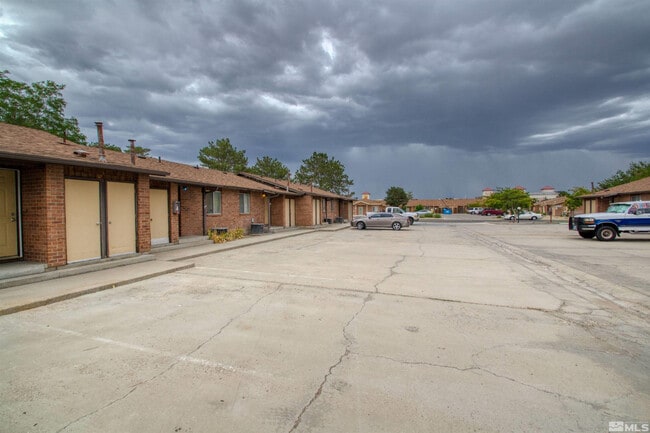 Building Photo - 380 Jill Ct