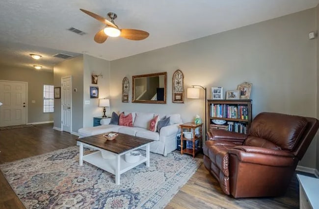 Building Photo - 8430 Charbay Cir