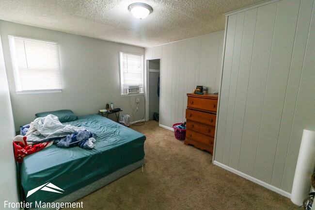 Building Photo - 1019 Moro St