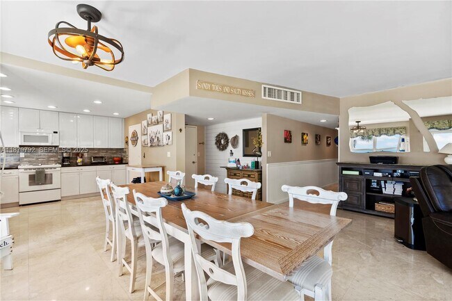 Building Photo - 3550 Galt Ocean Dr