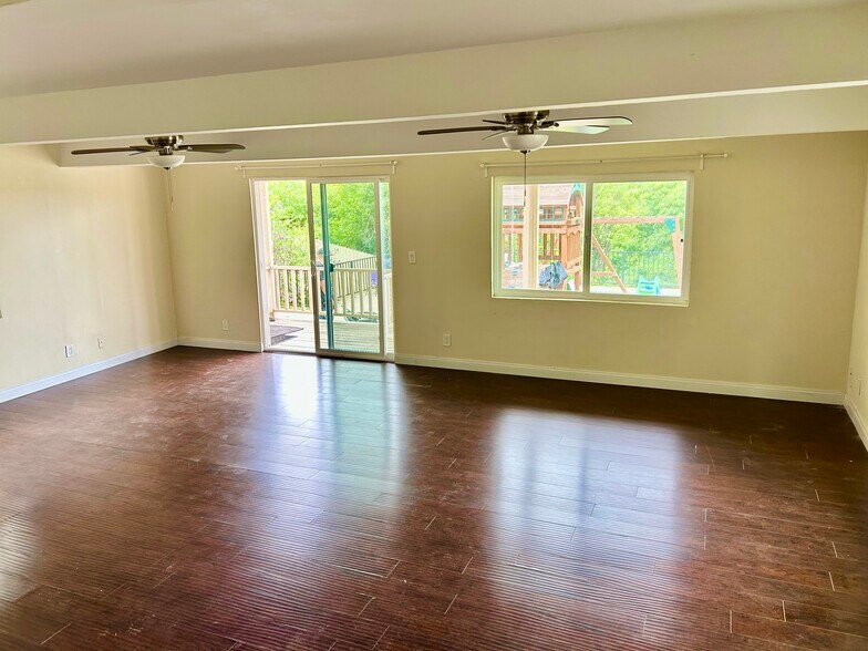 Building Photo - 3346 San Carlos Dr