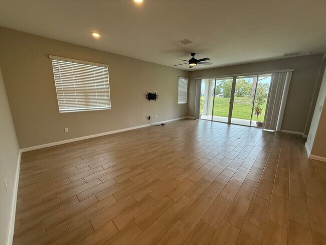 Building Photo - 4/3 Clermont Spacious Home