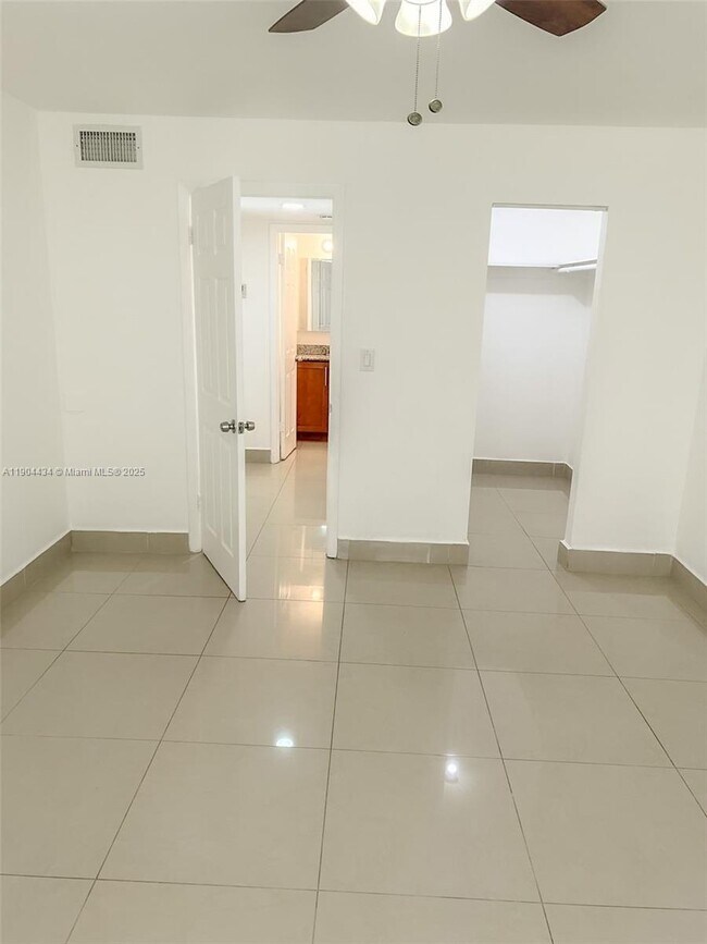 Building Photo - 3610 NW 21st St