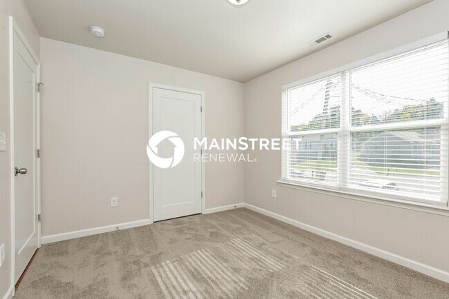 Building Photo - 3 Bedroom Pet-Friendly Home in NASHVILLE, TN with Main Street Renewal