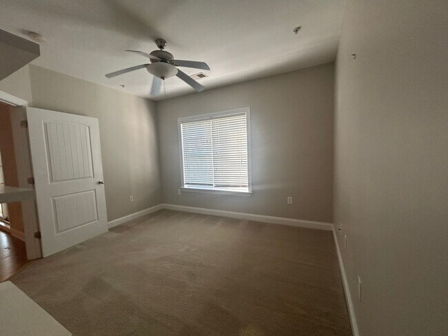 Building Photo - Don't miss this 4-bed, 3-bath condo TWO miles from the ocean!