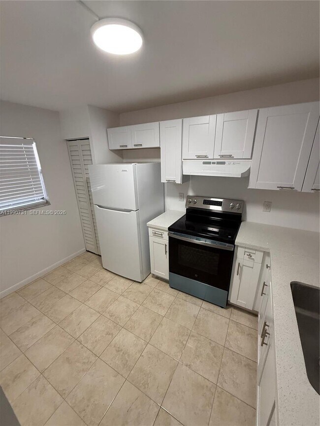 Building Photo - 860 NE 207th Terrace