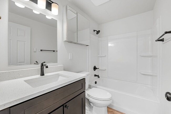 Building Photo - Newly Remodeled Mission Park Apartment!