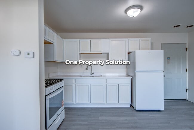 Building Photo - 5284 Broadway