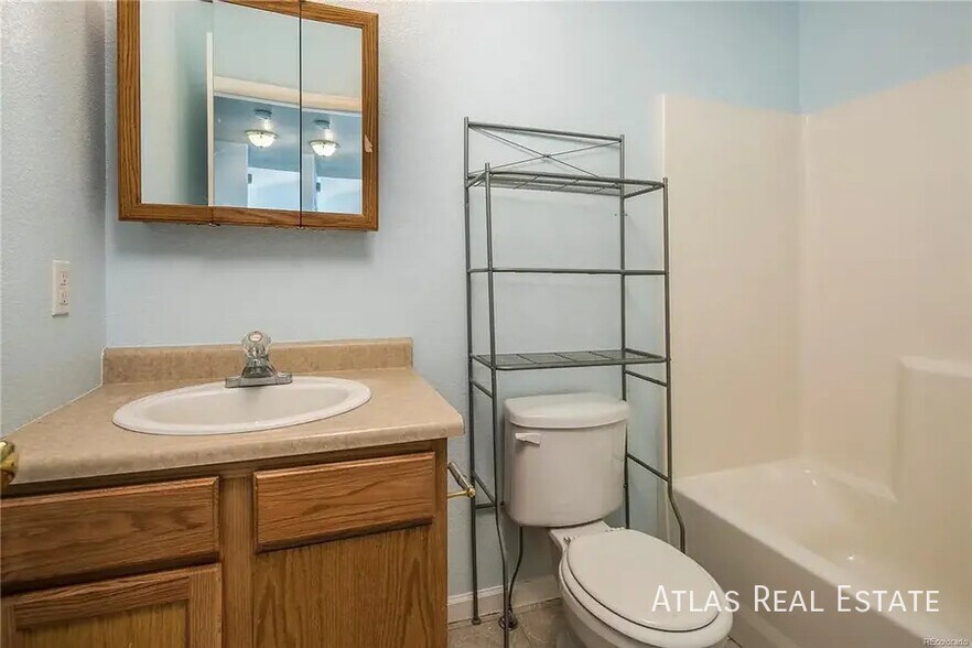 Building Photo - 324 S Yates St