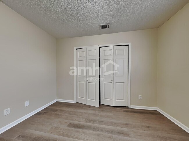 Building Photo - 25 Willow Lakes Dr