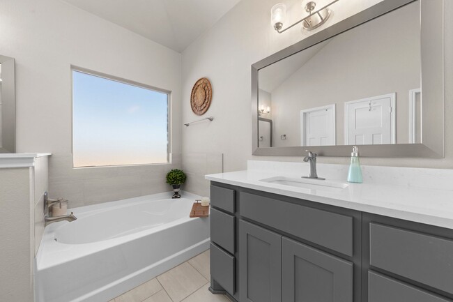 Building Photo - Upscale Living!