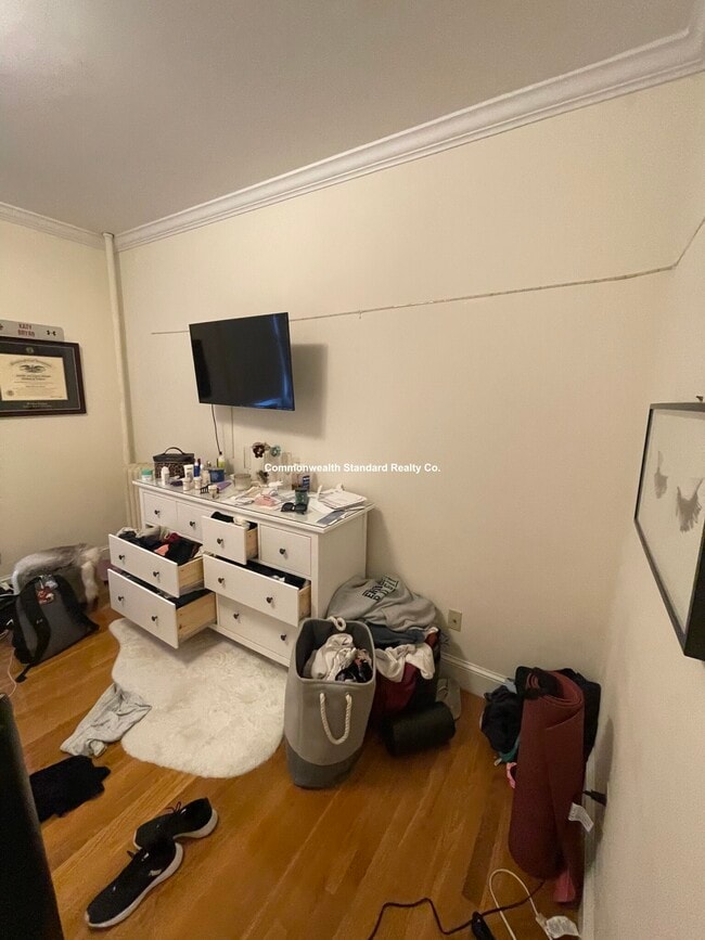 Building Photo - 27 Glenville Ave