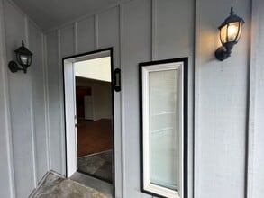 Building Photo - 685/A/1