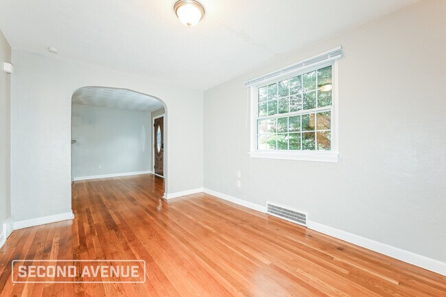 Building Photo - 3107 Elroy Ave