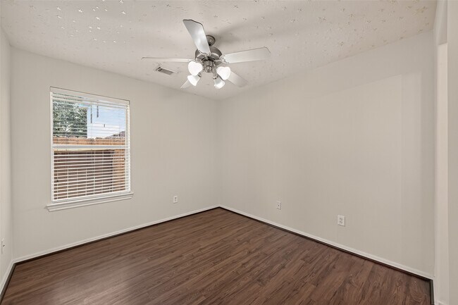 Building Photo - 5006 Juniper Walk Ln