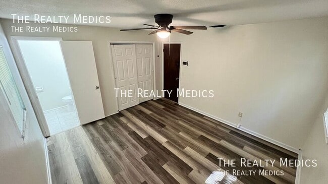 Building Photo - 526 S Thompson Ave