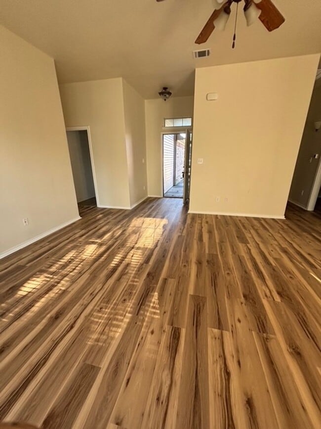 Building Photo - Charming 3 Bedroom, 2 Bath Home – Move-In Ready!