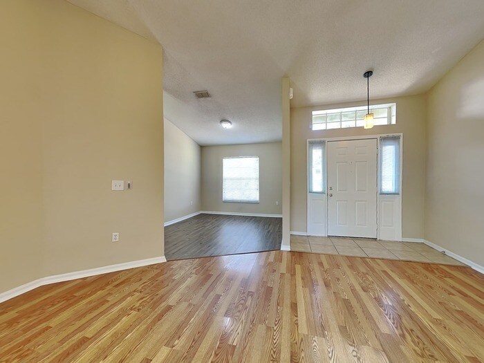 Building Photo - 7881 Manor Dr