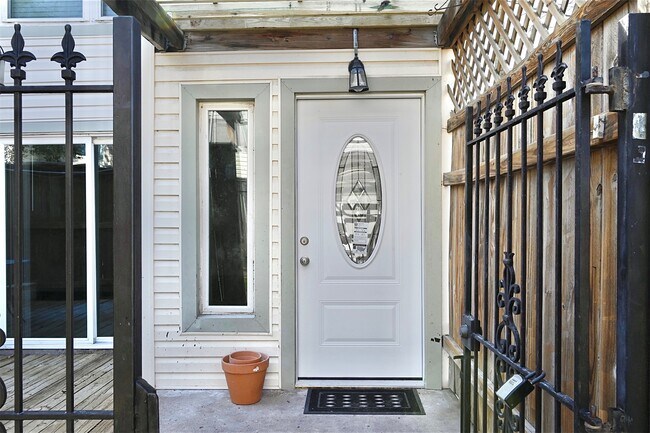 Building Photo - 7918 Prestwood Dr
