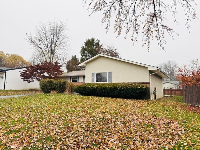 Building Photo - 1016 Lambeth Dr