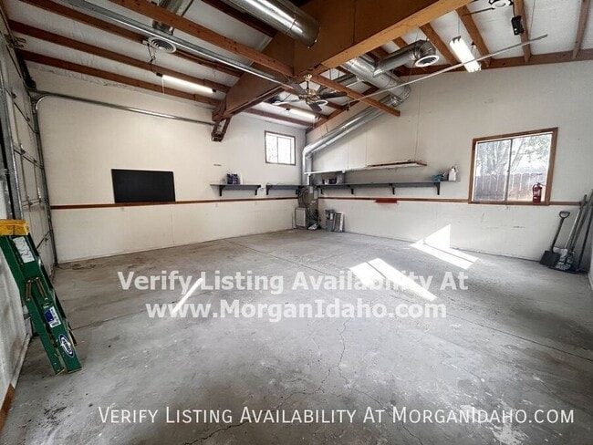 Building Photo - 305 E Teena St