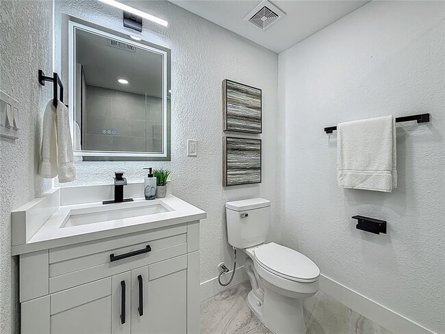 Building Photo - 572 Baywood Dr N