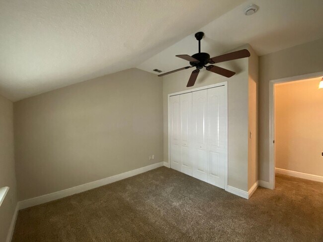 Building Photo - Charming 3 Bed, 3 Bath Home in Lake Davis/...