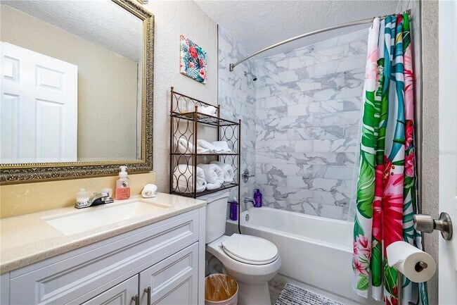 Building Photo - 113 W Adalee St