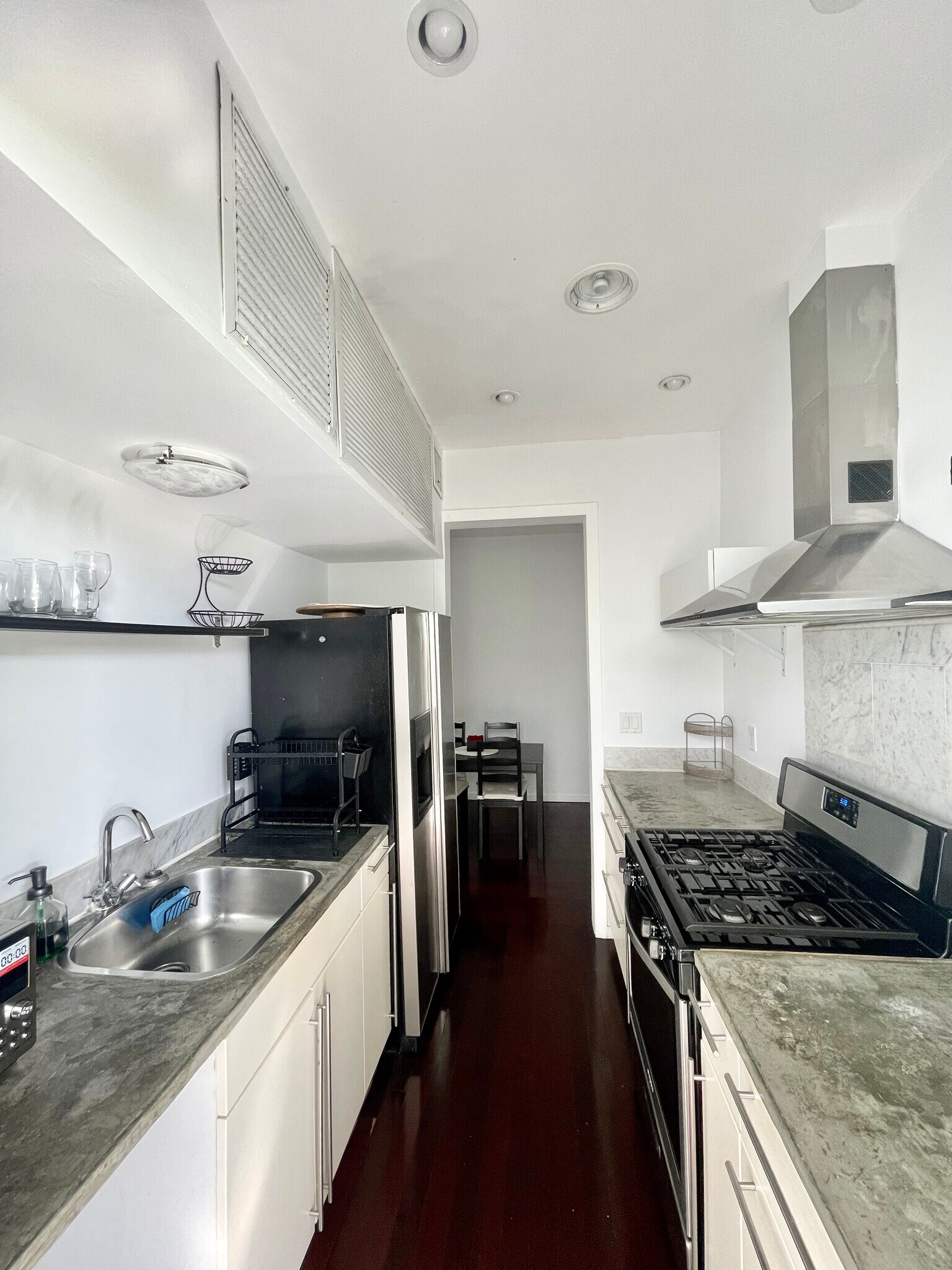 Building Photo - 1840 James Ave