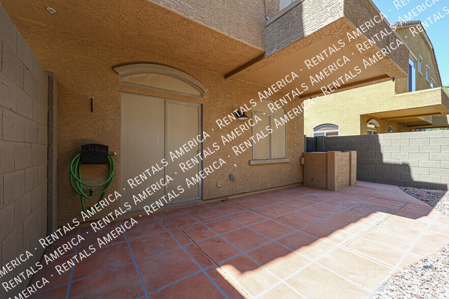 Building Photo - 2150 W Alameda Rd