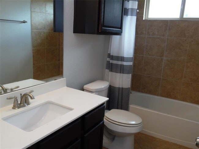 Building Photo - 1217 Peregrine Way