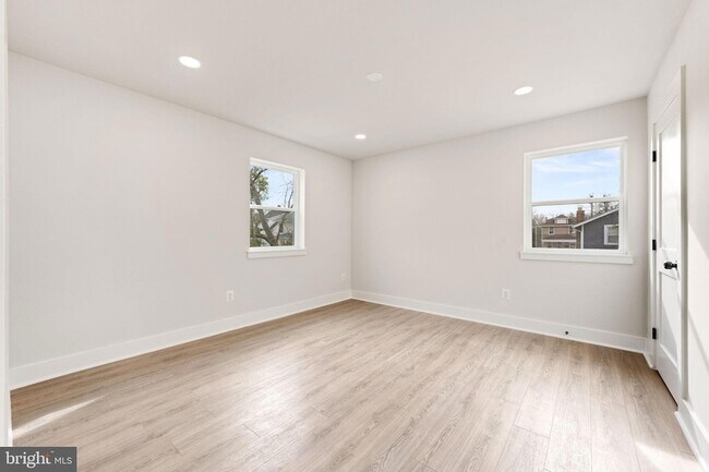 Building Photo - 113 Clifford Ave