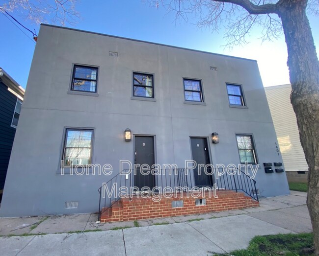 Building Photo - 1401 Charles St