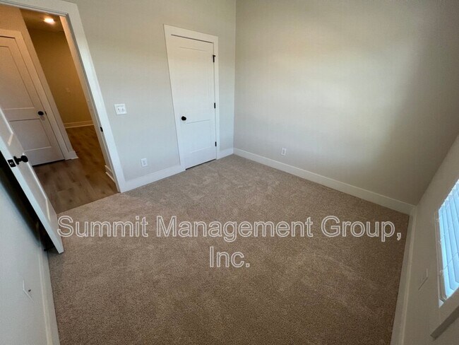 Building Photo - 859 Duck Walk Wy
