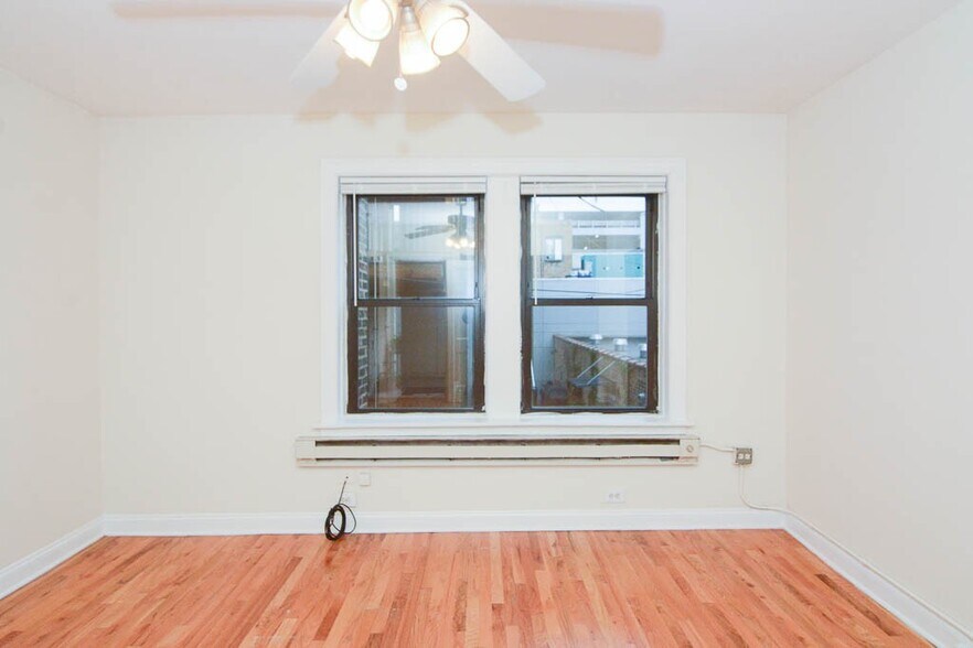 Building Photo - 545 W Wellington Ave