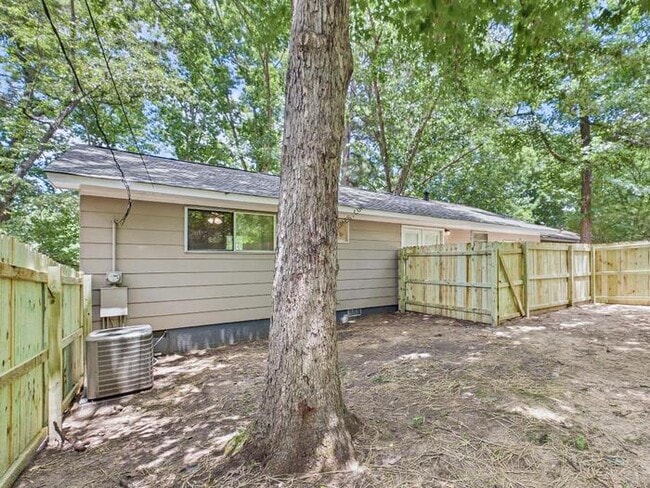 Building Photo - 29 Rosewood Dr