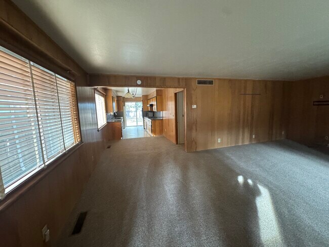 Building Photo - 865 Stanford Ave