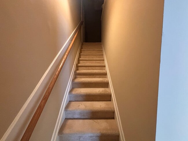 Building Photo - Beautiful 2-Bed, 2.5-Bath Townhouse in Har...