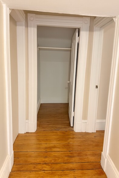 Building Photo - 10 Eldora St
