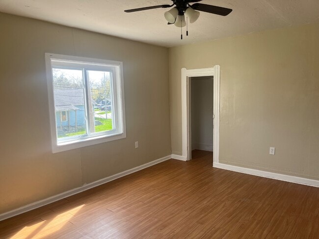 Building Photo - 328 W 17th St