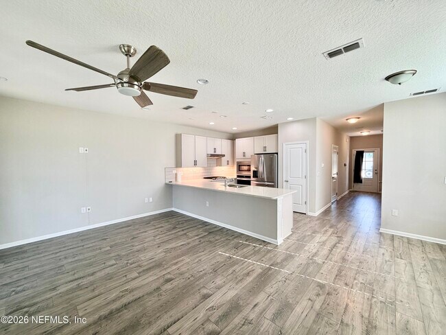Building Photo - 417 Pine Bluff Dr